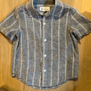GAP Chambray Blue & White Striped Short-Sleeve Button Down